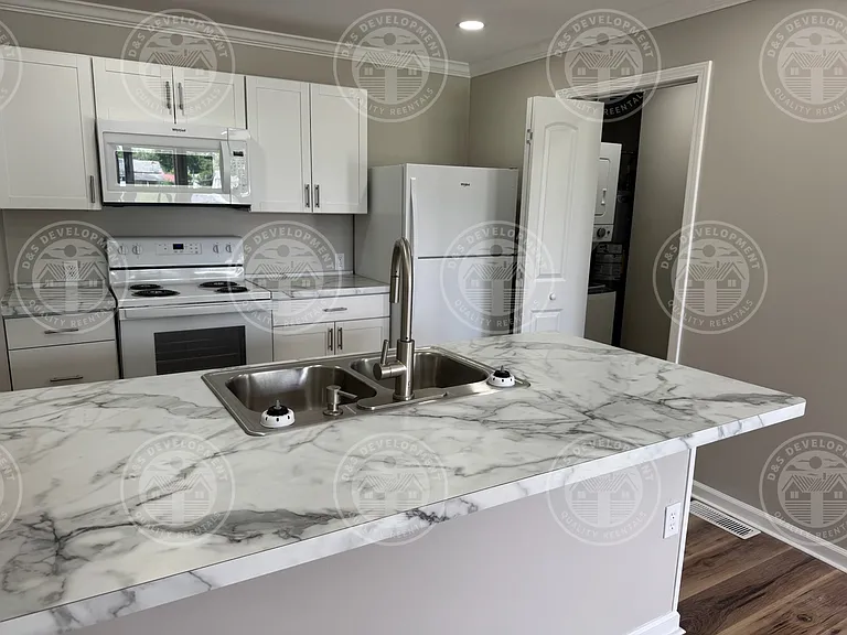 2435 Lincoln Ave #6 — Photo 5