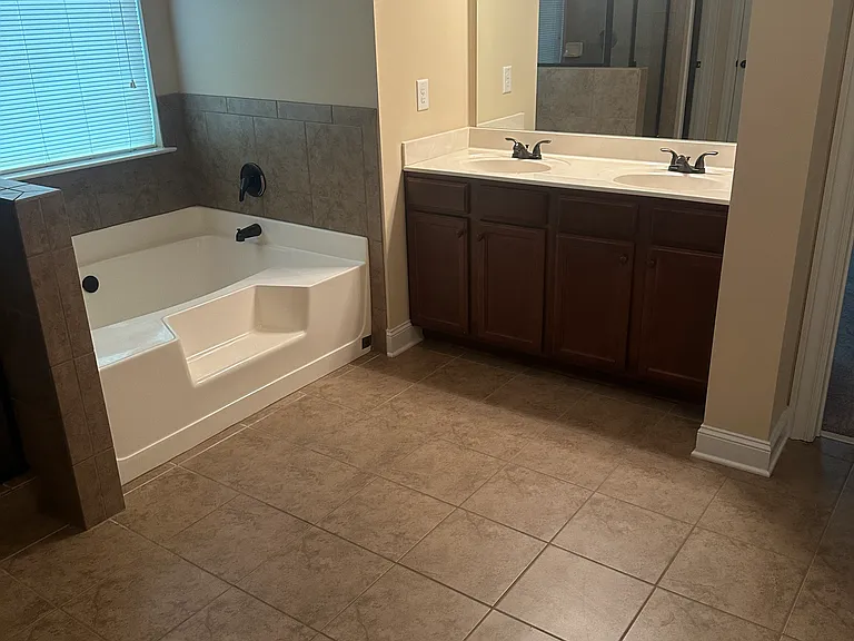 595 Highbranch Cir — Photo 35