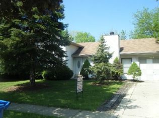 5814 E Beverly Cir, Hanover Park, IL 60133