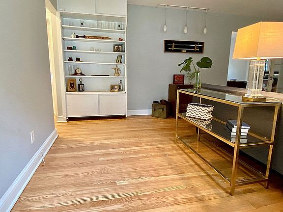 Entryway, built-in shelves