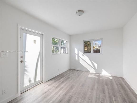 5th image of 1571 SE 23rd Ave #3