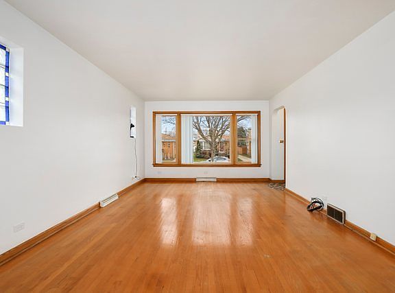 5th image of 4920 N Oak Park Ave
