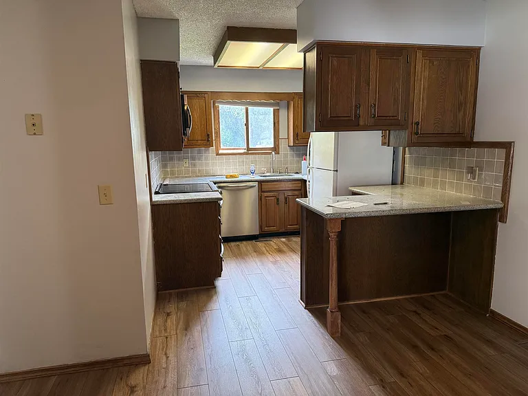 142 E Wood Ave — Photo 6