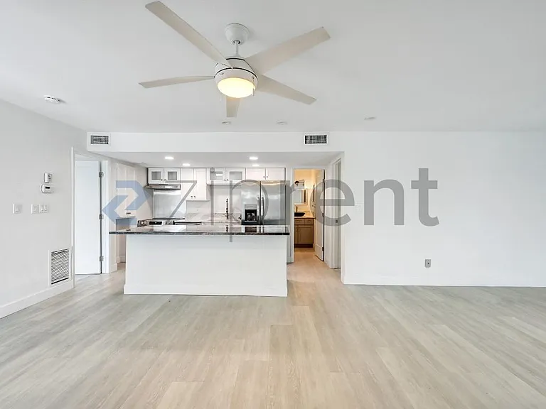 232 Palm Dr #6 — Photo 9