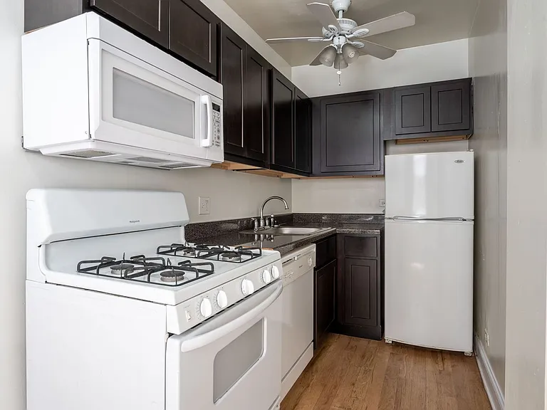 Kenmore — Photo 4