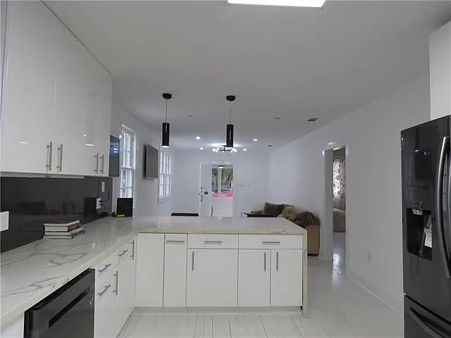 2 bed, 1.0 bath, 948 sqft, $2,200 — Photo 4