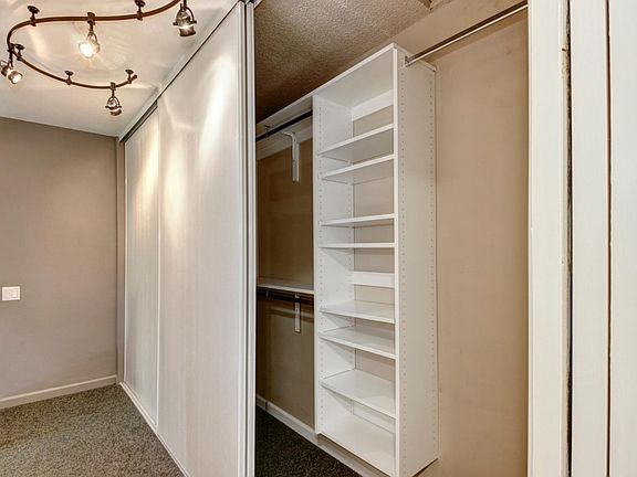 4th image of 621 Woodside Sier Unit 8