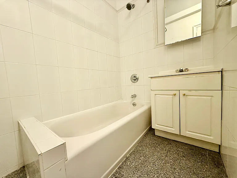 155 E 52nd St #7E — Photo 3