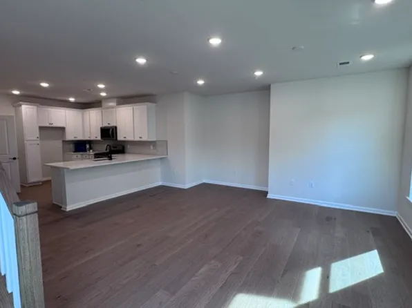 1006 Greenwich Dr, Princeton Junction, NJ