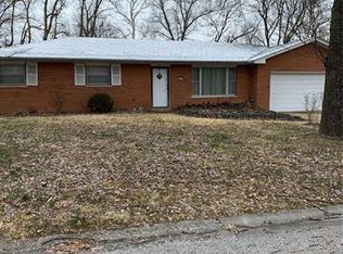 5 Willowbrook Dr, Swansea, IL 62226