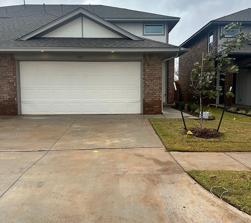 1st image of 230 SW 34th St Unit 1511
