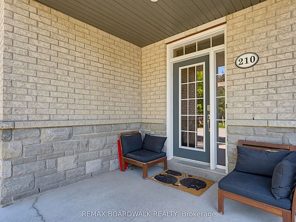 4th image of 210 Broxburn Cres