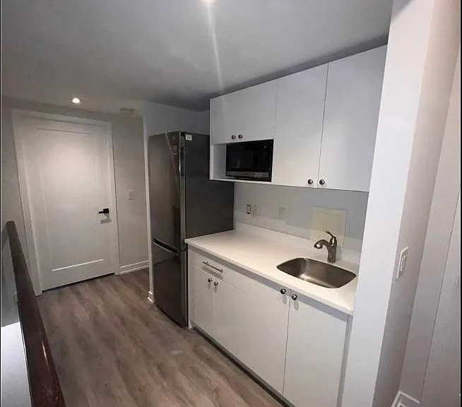 418 Lake Shore Blvd W — Photo 8
