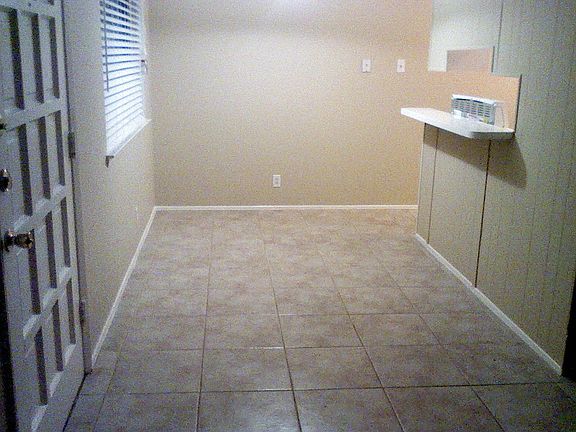 3rd image of 201 Grove Pl APT 8