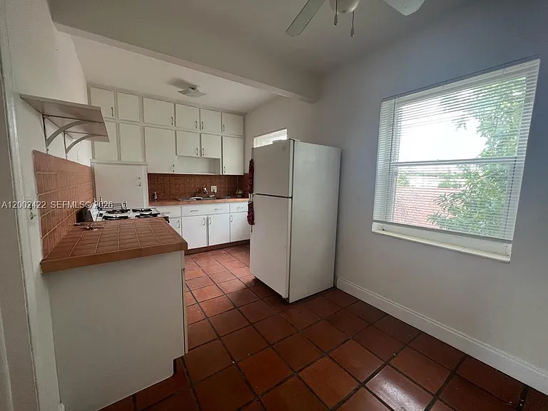1421 SW 37th Ave #3 — Photo 9