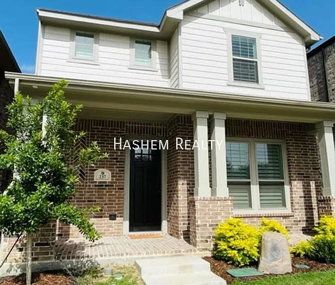 237 Eaglewood Dr — Photo 1