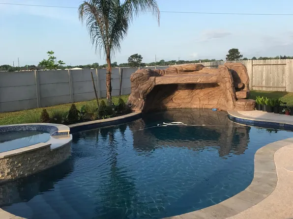 23422 Bordeaux Dr, Alvin, TX 77511