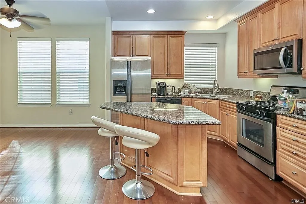 3 bed, 1456 sqft, $3,450 — Photo 2