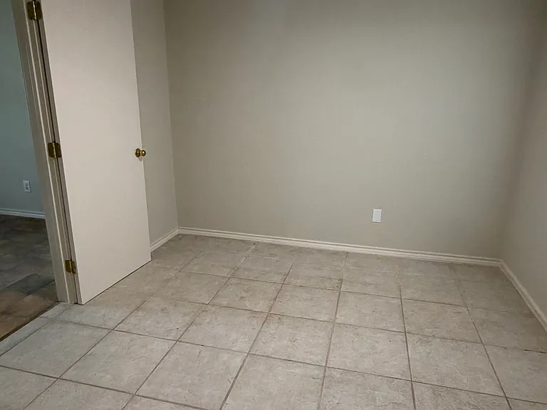 1105 W Maple Ave #1 — Photo 2