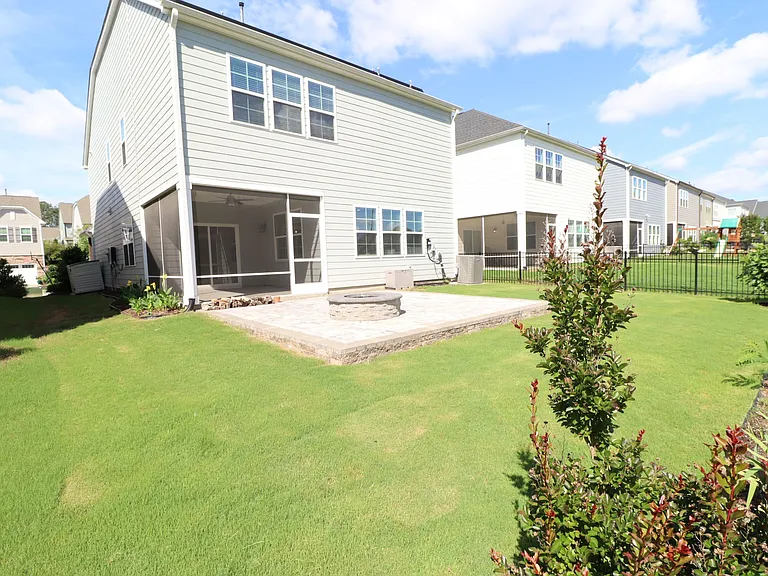 2936 Baronial St — Photo 25