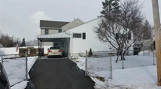 2nd image of 18 Gates Pl
