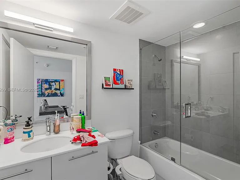 92 SW 3rd St #708 — Photo 24