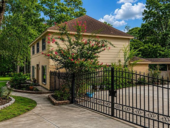 3rd image of 17523 Spicewood Springs Ln