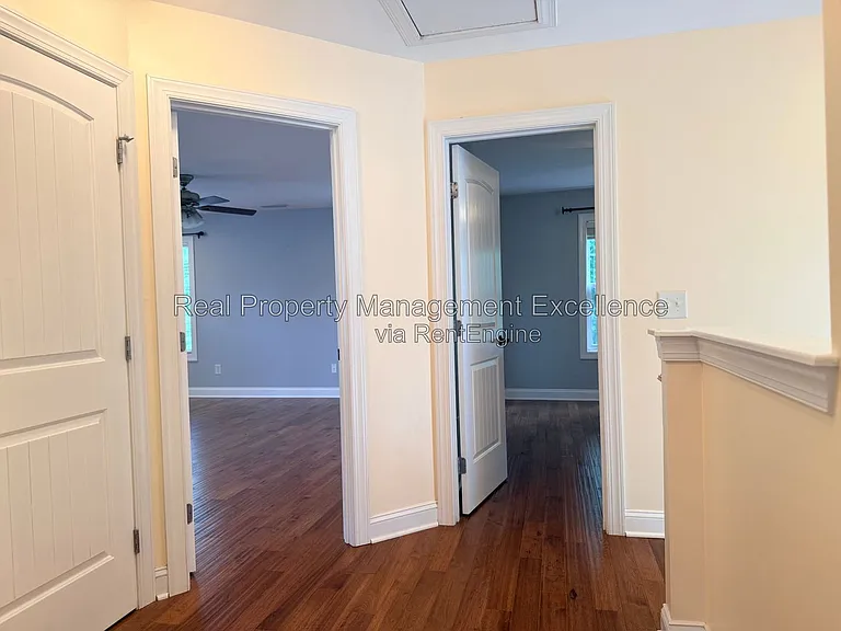 305 Holly Thorn Trce — Photo 25