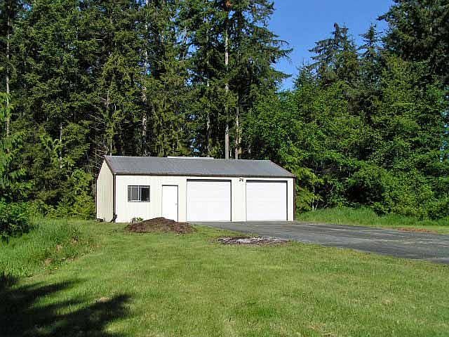 Detached Garage w/Woodshop