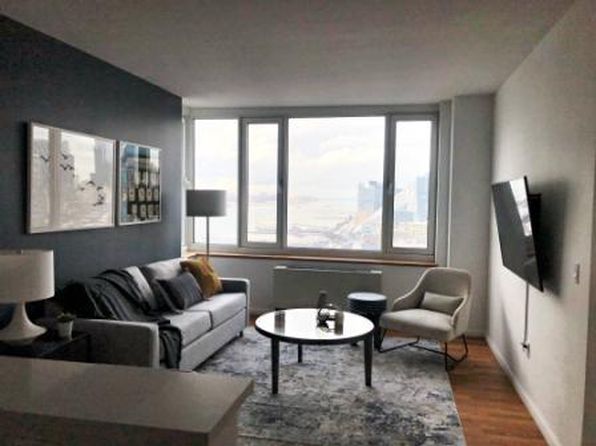 635 W 42nd St APT 10D