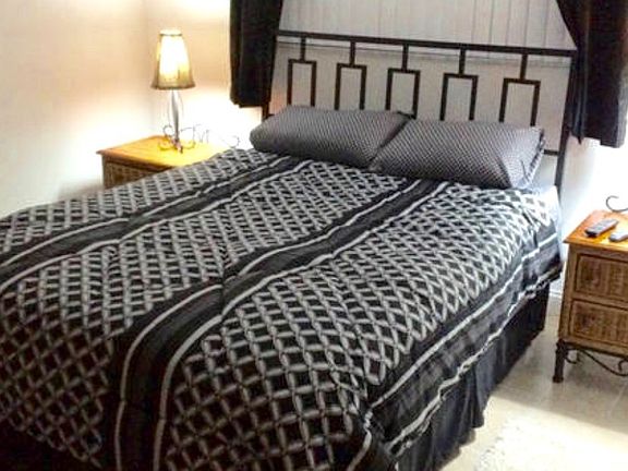 Fits king or Queen bed 2 walking closets