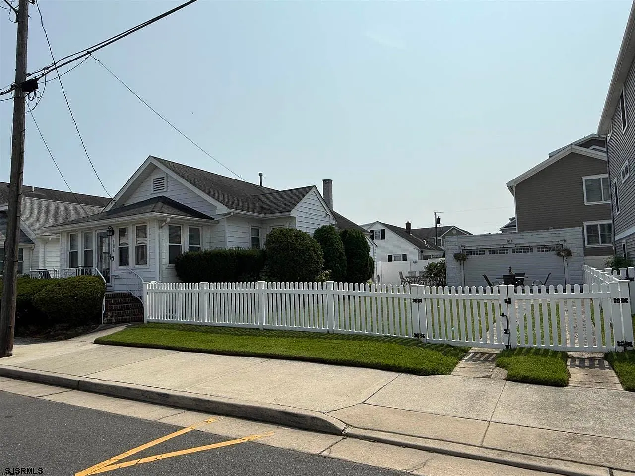3 bed, 2.0 bath, $1,795 — Photo 1