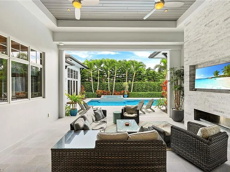 425 Harbour Dr — Photo 25