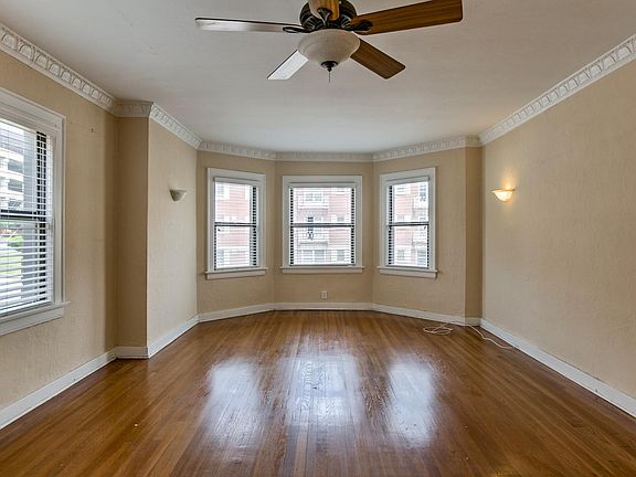 4th image of 4504 Broadway
