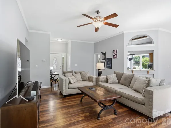 1814 Golden Heights Ct, Charlotte, NC 28214