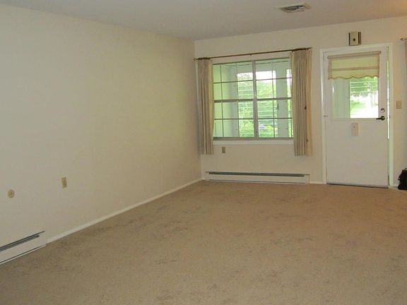 4th image of 166B Huntington Dr