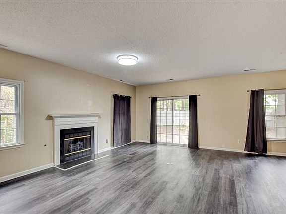 2nd image of 922 Willow Pt