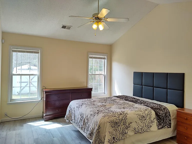 530 Lake Park Dr — Photo 13