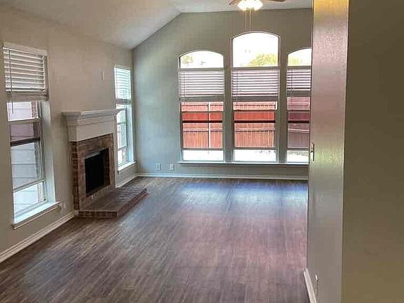 4th image of 1265 Bedford Ln