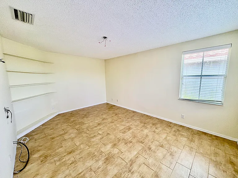 4 SW 82nd Ave — Photo 27