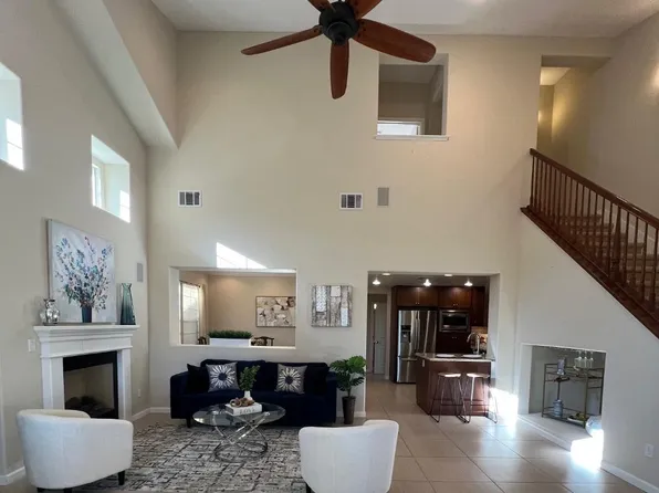 554 Dovecote Ln Unit 2, Livermore, CA 94551