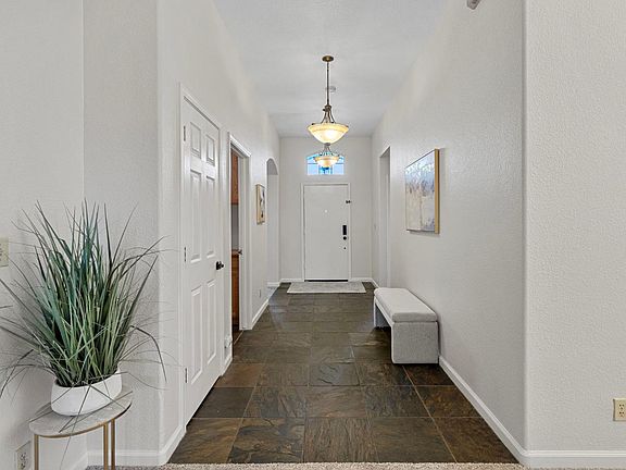 4th image of 1605 Epping Ave