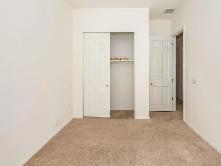 4511 N Dryden St — Photo 15
