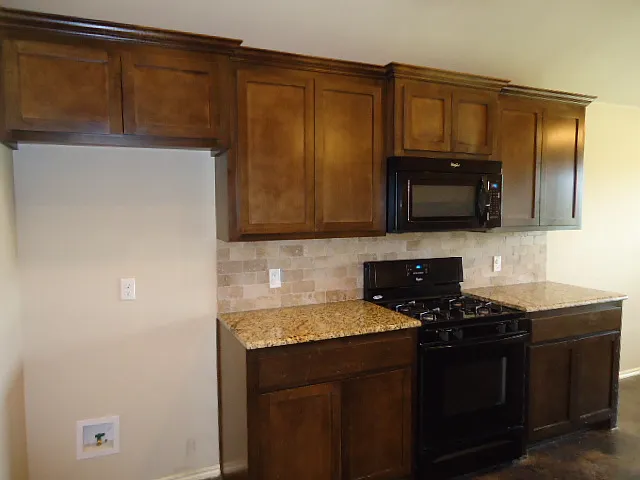 800 S Bouziden Dr — Photo 7