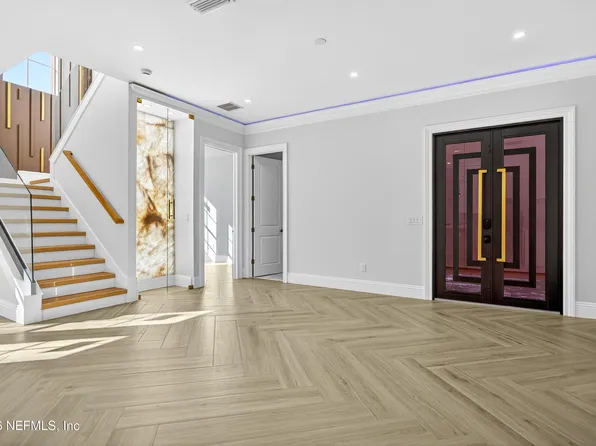 8865 LA TERRAZZA Place, Jacksonville, FL 32217