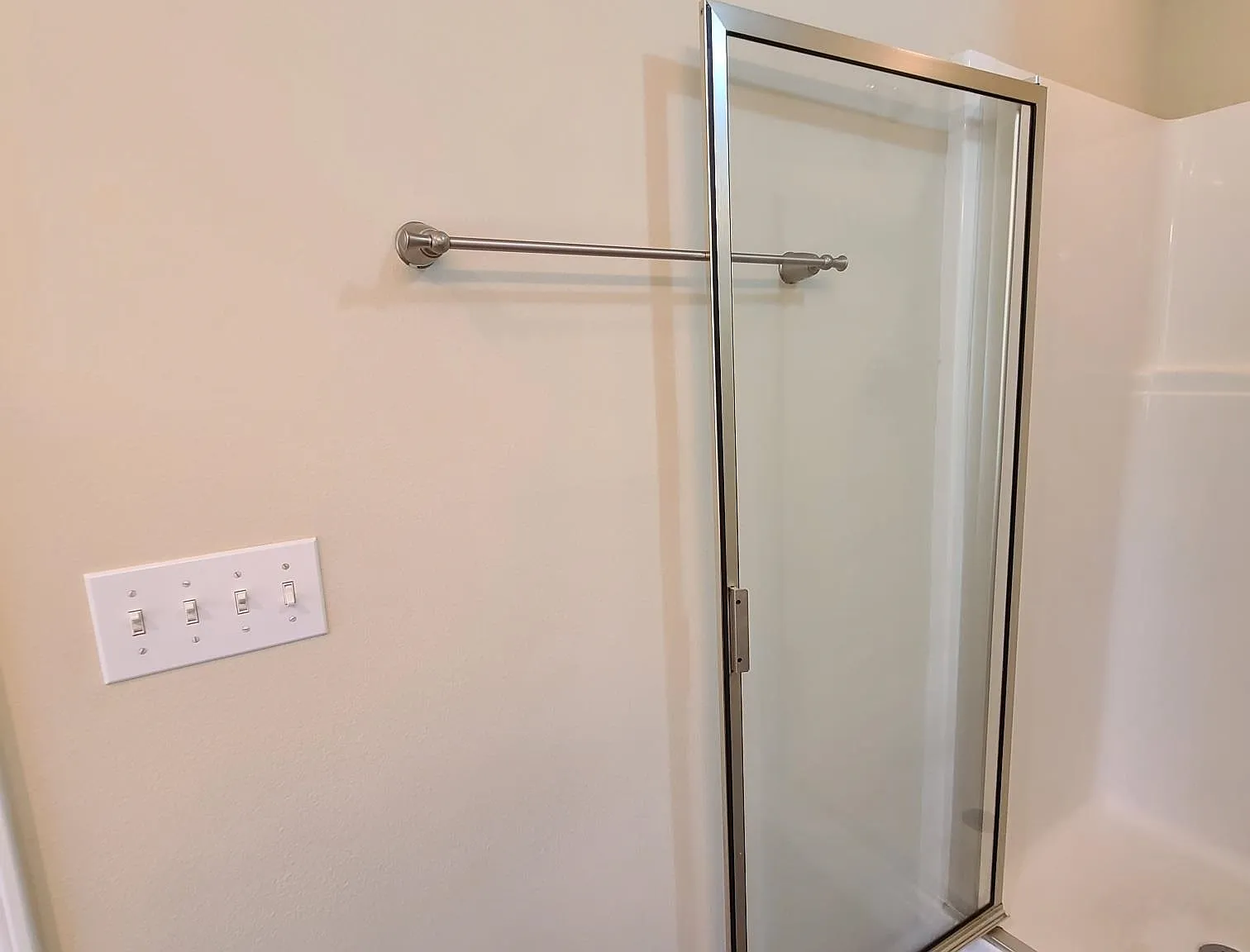 4 bed, 2.0 bath, 1790 sqft, $1,950 — Photo 4