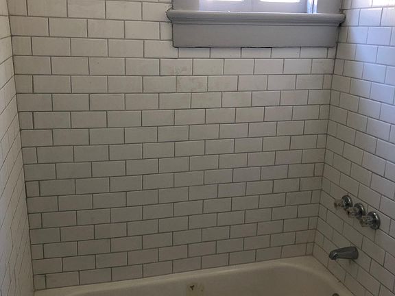 4th image of 4433 General Pershing St