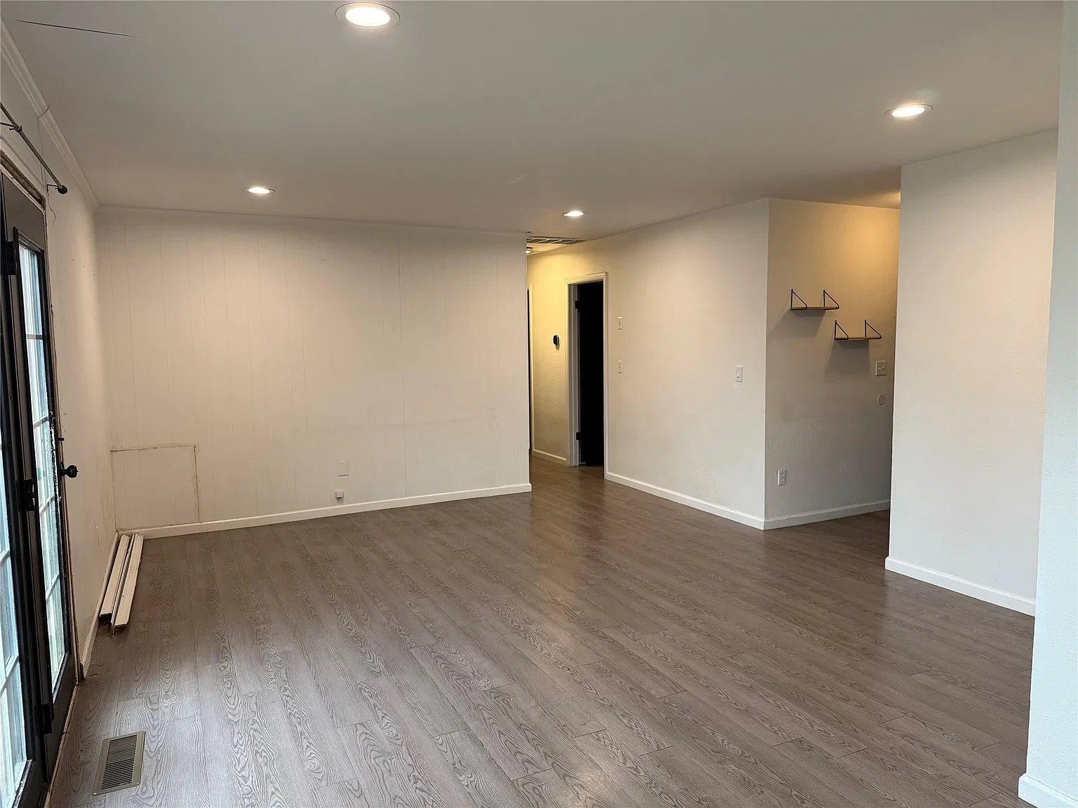 3 bed, 1.0 bath, 1093 sqft, $1,600 — Photo 4