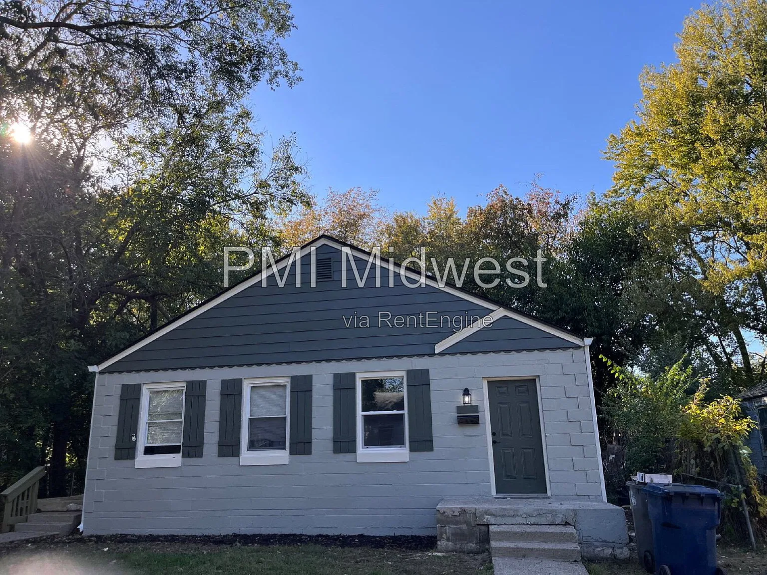 2 bed, 1.0 bath, 736 sqft, $1,449 — Photo 2