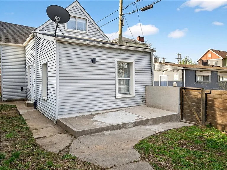 413 E Ormsby Ave — Photo 26